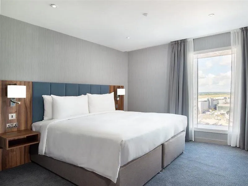 הית'רו Hilton Garden Inn London Heathrow Terminal 2 And 3 4*,