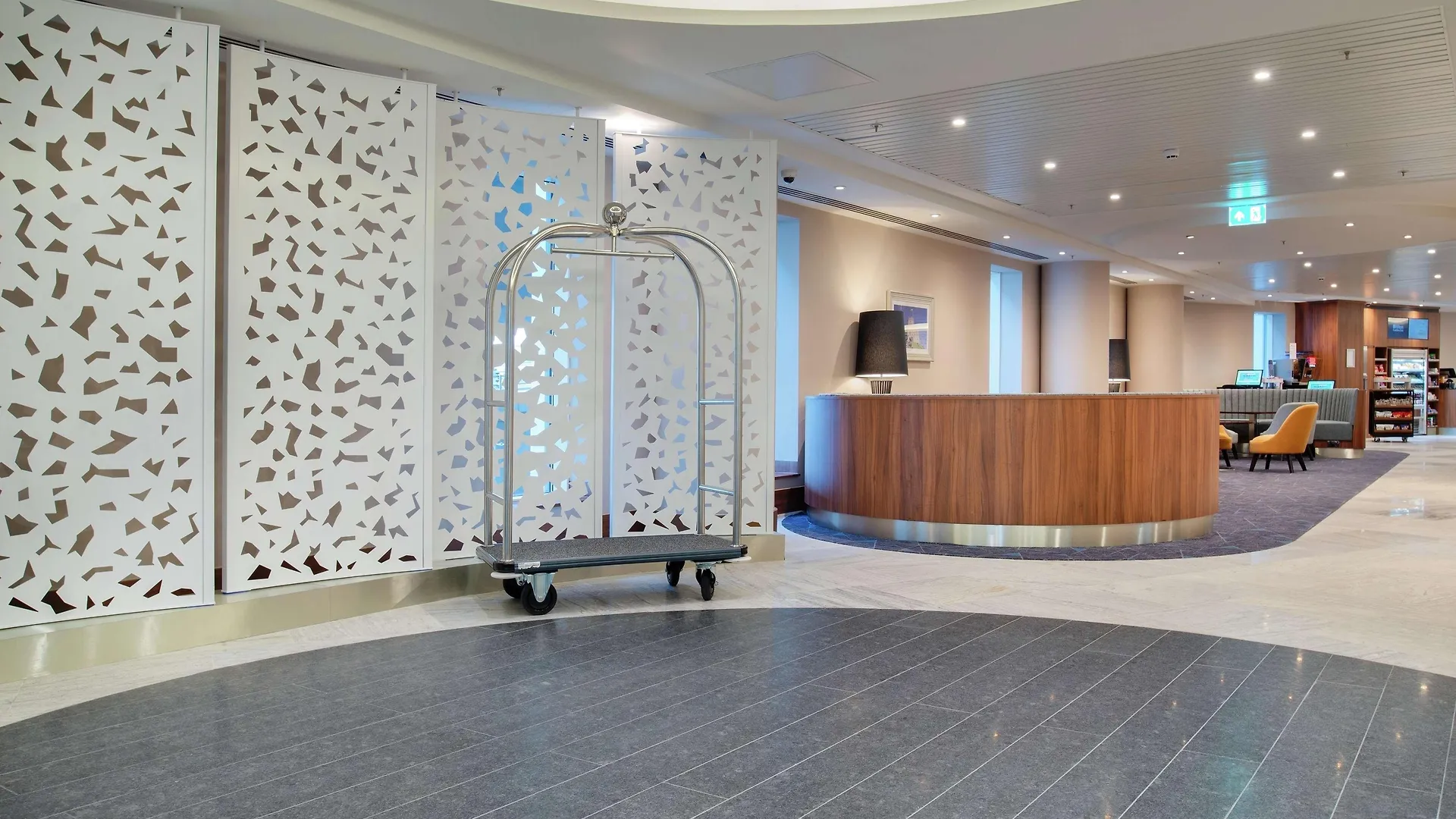 הית'רו Hilton Garden Inn London Heathrow Terminal 2 And 3 4*,