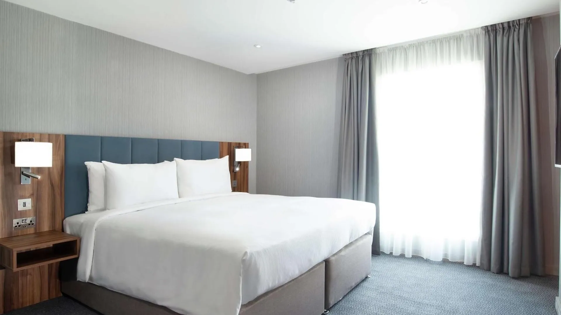 **** מלון הית'רו Hilton Garden Inn London Heathrow Terminal 2 And 3 בריטניה