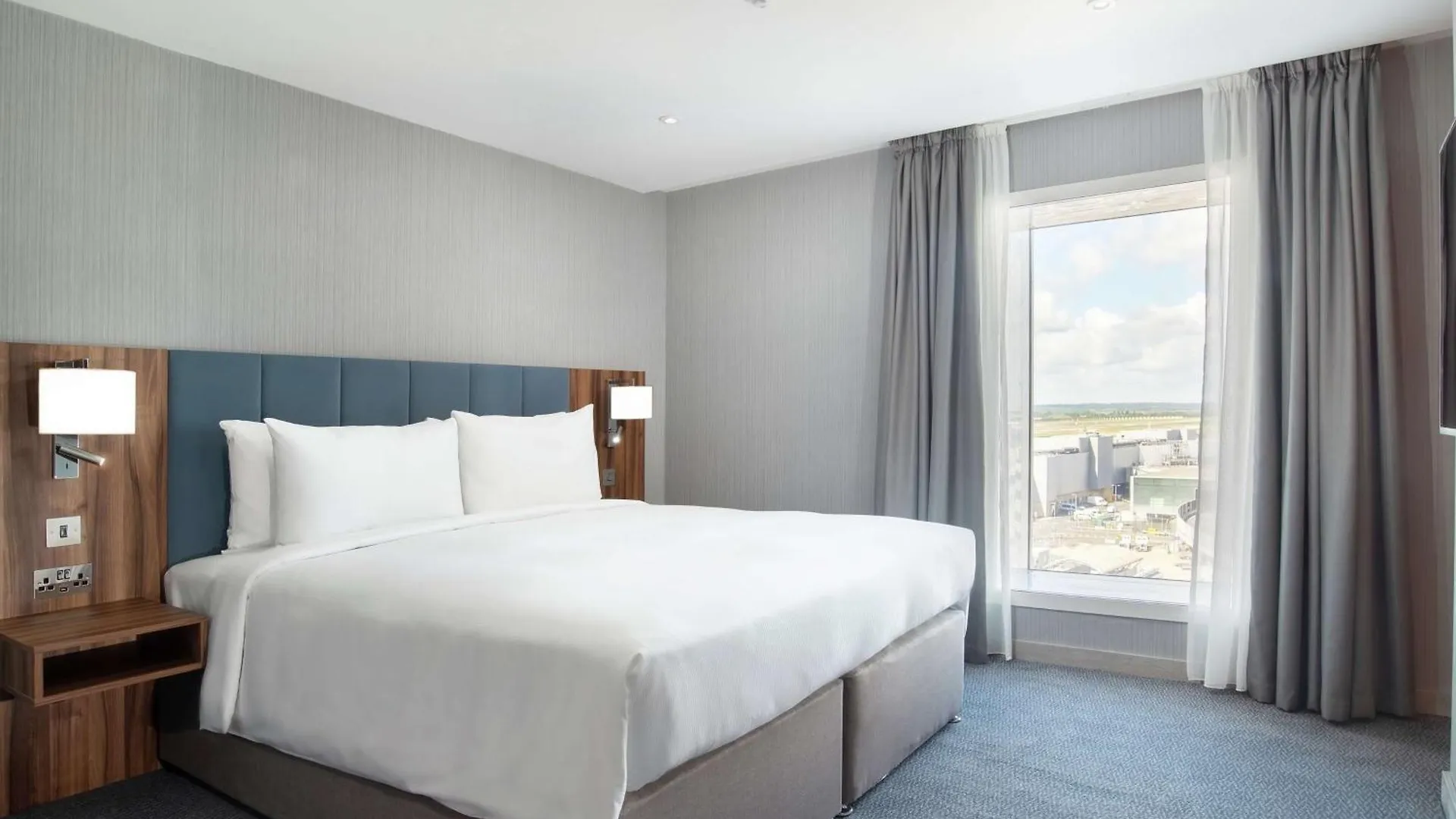 הית'רו Hilton Garden Inn London Heathrow Terminal 2 And 3 מלון